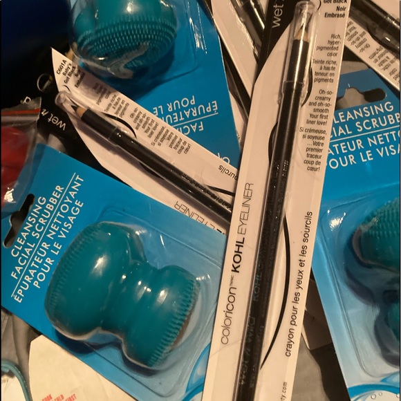 Other - Néw bundle Amazing eyes eyeliner & face scrub set